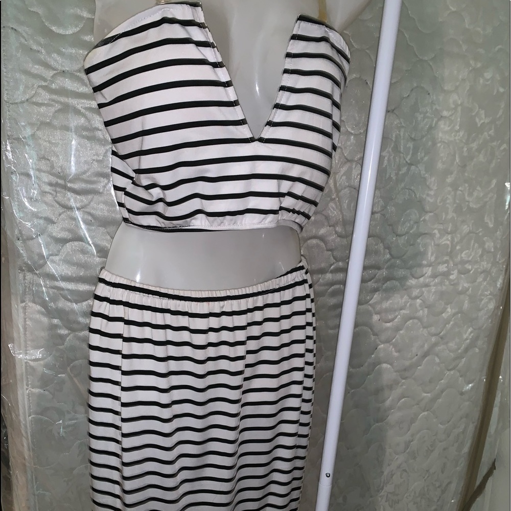 V neck crop with maxi skirt